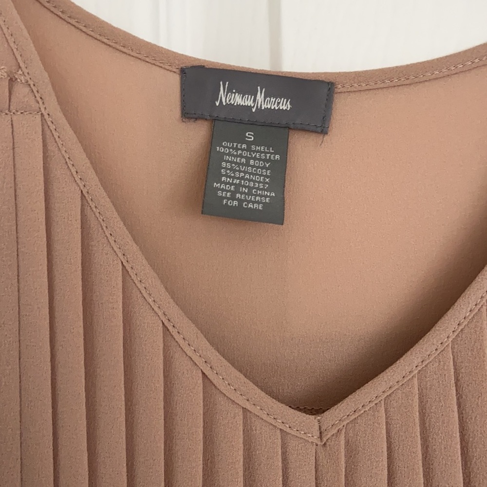 Tan pleated dress - Picture 2 of 3